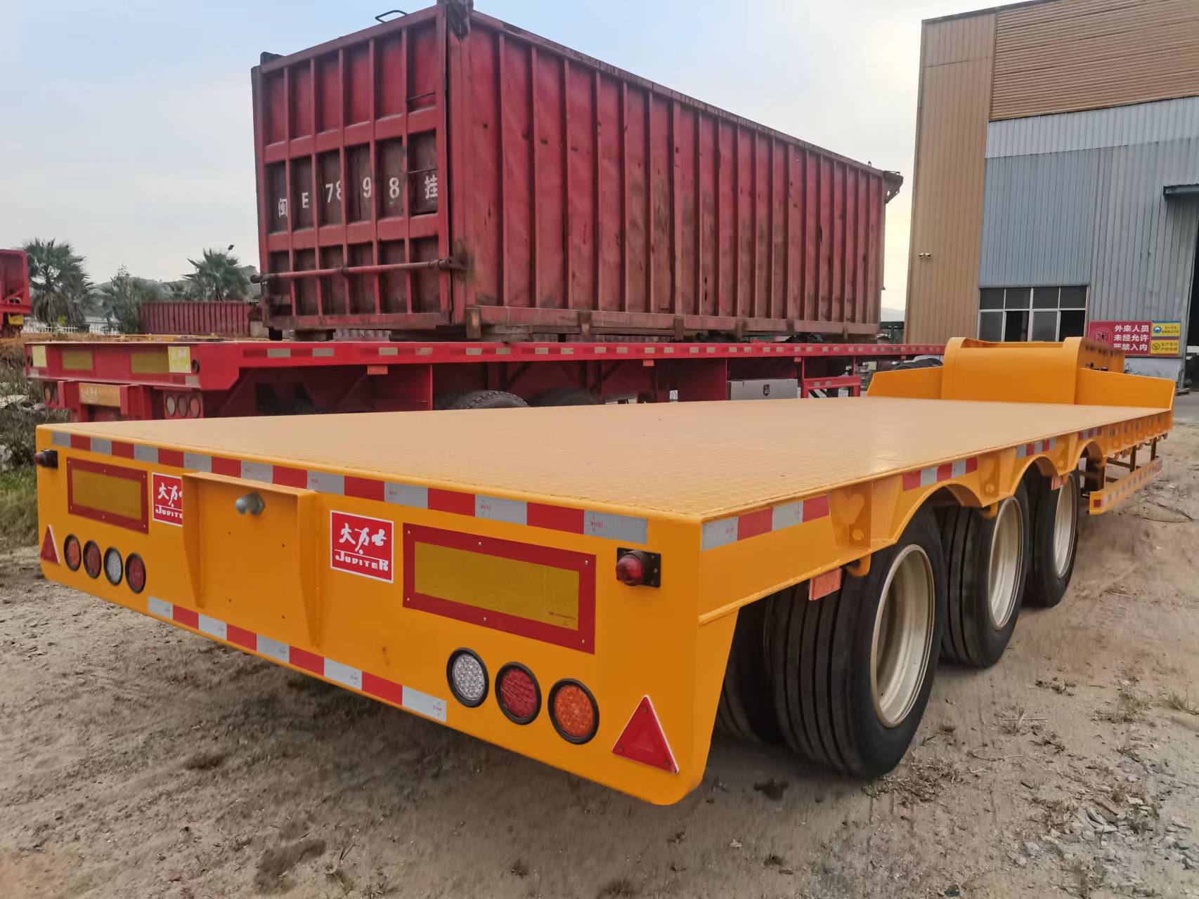 tri-poros lobbed lowboy low loader semi trailer wis rampung lan siap kanggo pangiriman