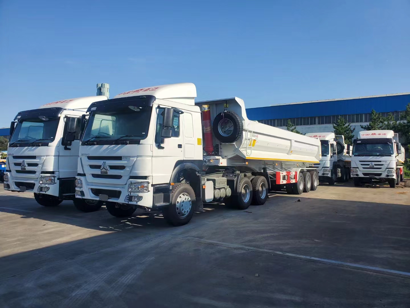 Sinotruk howo truk traktor lan tipper semi trailer siap kanggo kiriman