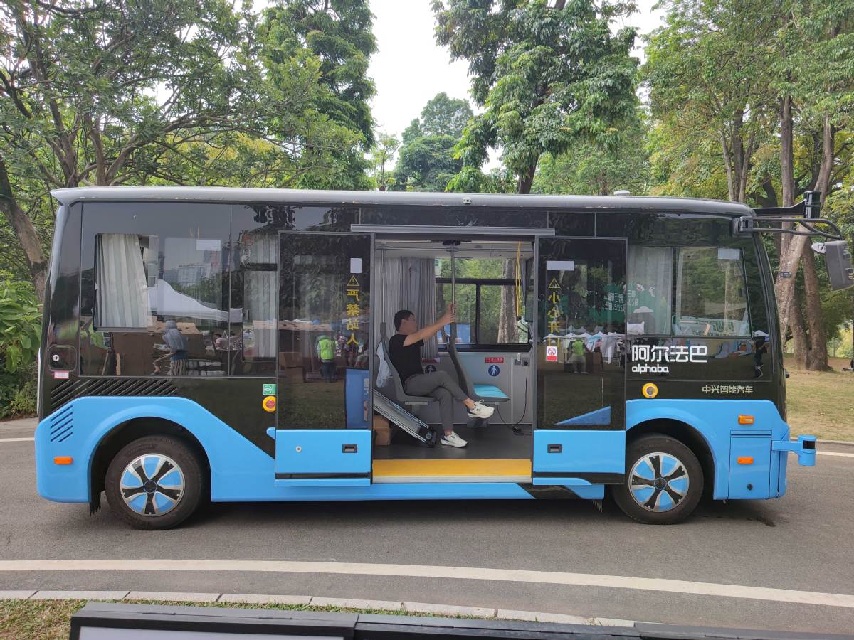 Kendaraan sing disambungake cerdas entuk lampu ijo kanggo tekan dalan Shenzhen