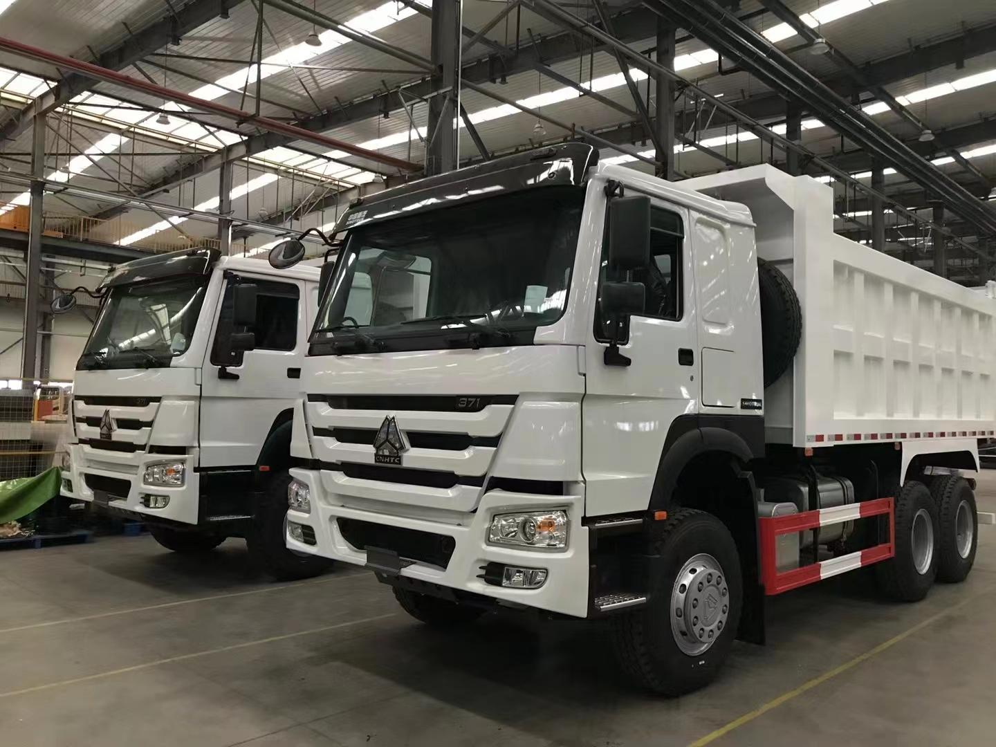 SINOTRUK HOWO 6*4 DUMP TRUCK SIAP kanggo kirim